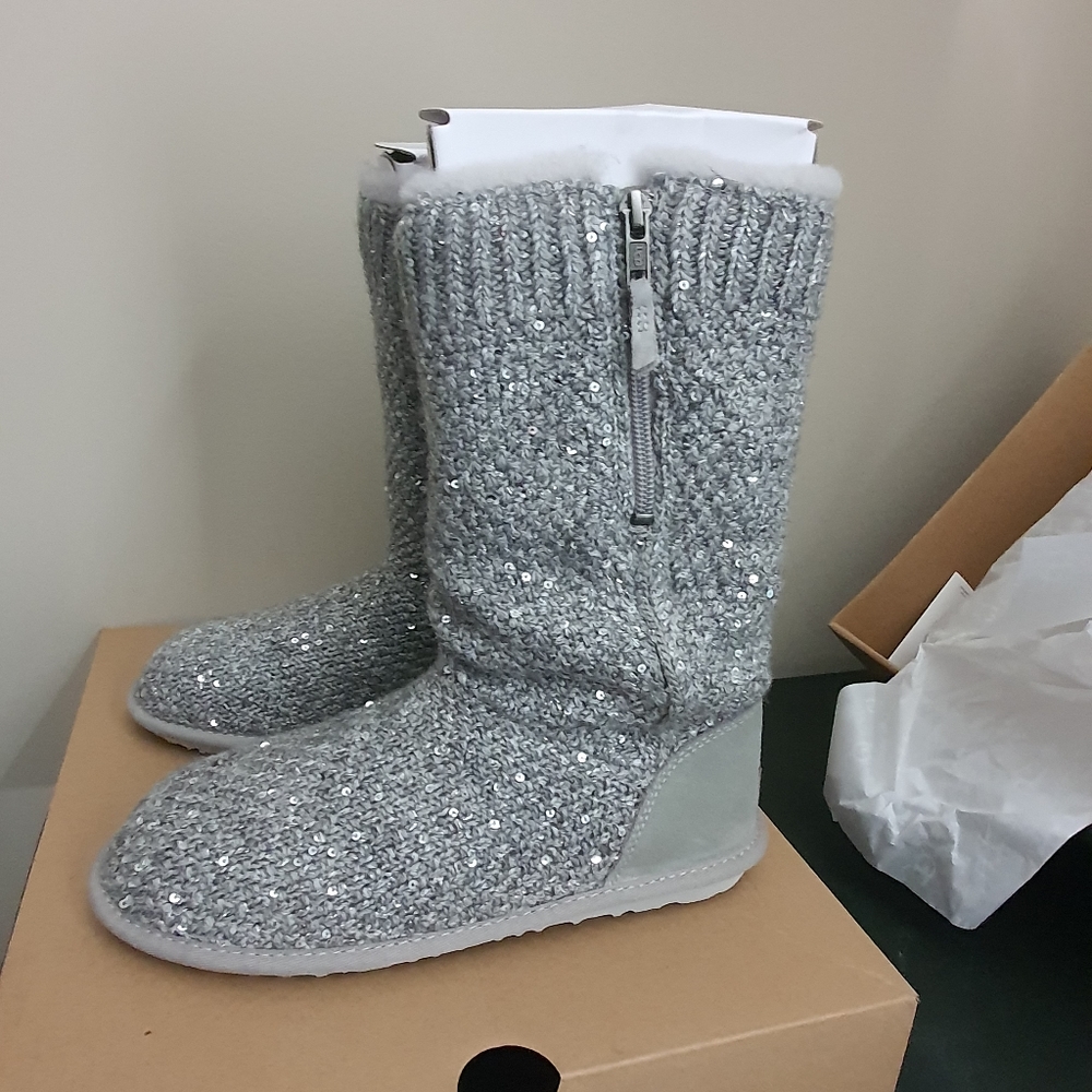 New ugg k sequin knit boots size 4